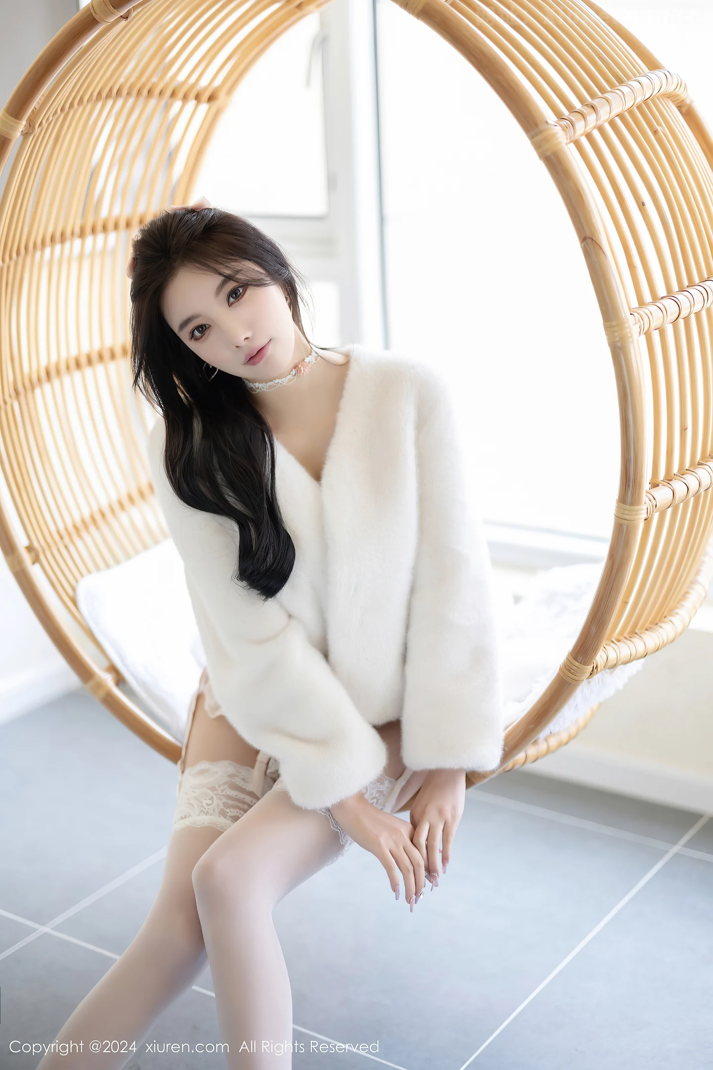 图片[2]-[XiuRen秀人网]VOL.8570 女神杨晨晨Yome性感白色连衣短裙配白丝吊袜秀完美身材诱惑写真80P-秀人网官方网站